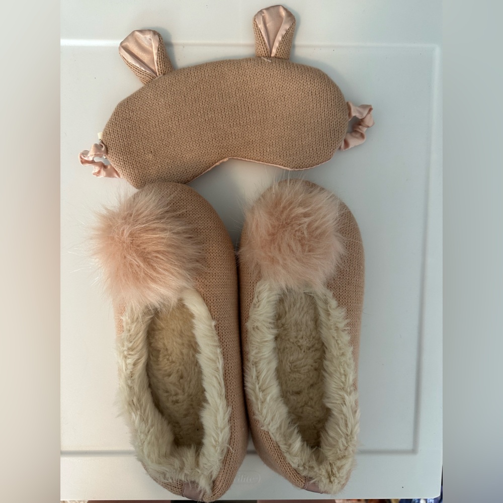 LC Lauren Conrad Slipper Set- slippers + matching sleep mask